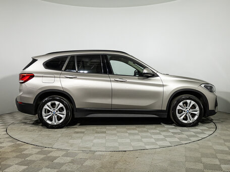 2020 BMW X1 18d xDrive II (F48) Рестайлинг, серебристый, 2849700 рублей, вид 4