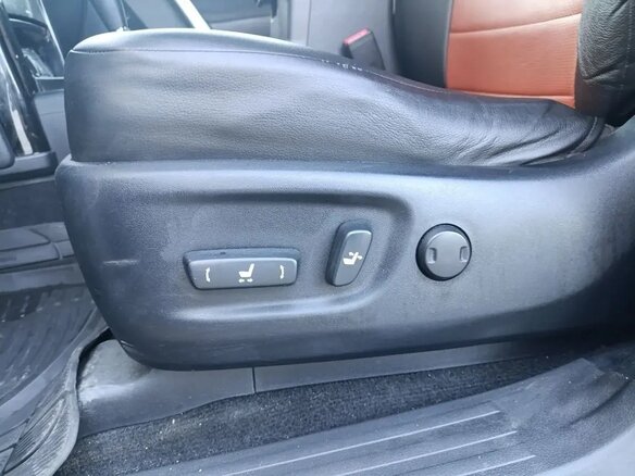 2014 Toyota Land Cruiser Prado 150 Series Рестайлинг 1, серебристый, 3150000 рублей - вид 13