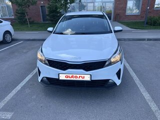 2022 Kia Rio IV Рестайлинг, белый, 1800000 рублей, вид 1