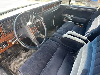 1988 Lincoln Town Car I, белый, 1800000 рублей, вид 3