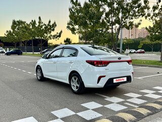2017 Kia Rio IV, белый, 950000 рублей, вид 3