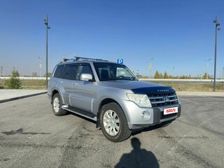 2011 Mitsubishi Pajero IV Рестайлинг 1, серебристый, 2032000 рублей, вид 2