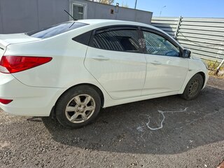2014 Hyundai Solaris I Рестайлинг, белый, 840000 рублей, вид 3