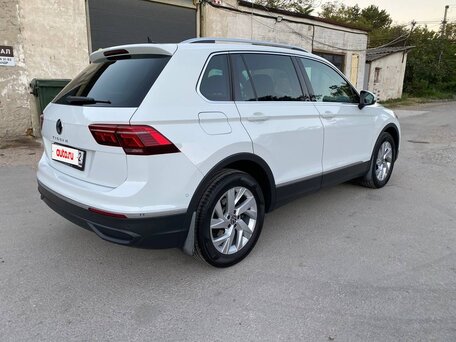 2021 Volkswagen Tiguan II Рестайлинг, белый, 2800000 рублей, вид 4