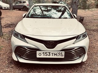 2018 Toyota Camry VIII (XV70), белый, 2455000 рублей, вид 3