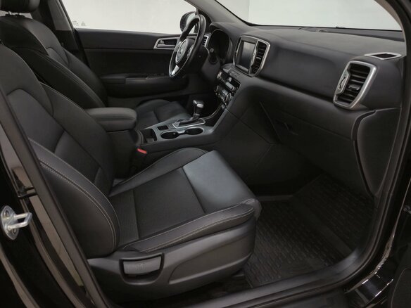 2018 Kia Sportage IV Рестайлинг, чёрный, 2130000 рублей - вид 12