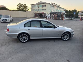 2002 BMW 5 серии 520i IV (E39) Рестайлинг, серебристый, 850000 рублей, вид 4