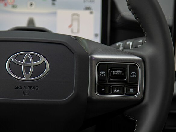 2026 Toyota RAV4 VI (XA60), чёрный, 4700000 рублей - вид 13