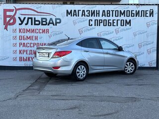 2013 Hyundai Solaris I, серебристый, 649000 рублей, вид 4