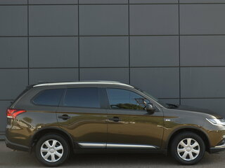2019 Mitsubishi Outlander III Рестайлинг 3, коричневый, 1830000 рублей, вид 3