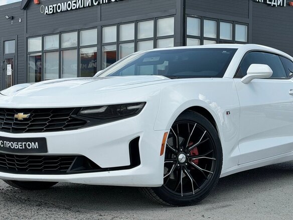 2019 Chevrolet Camaro VI Рестайлинг, белый, 2250000 рублей - вид 2