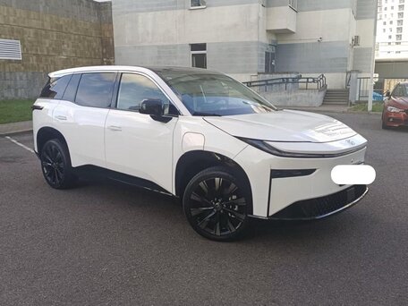 2025 Toyota bZ3X 58.3 kWh, белый, 3000000 рублей, вид 2