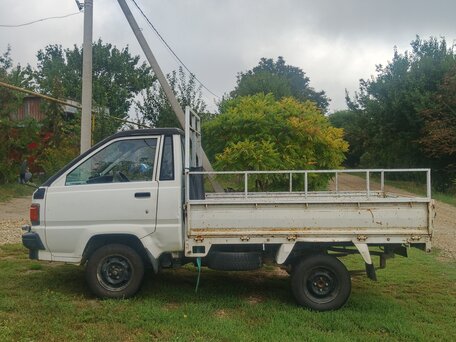 1989 Toyota TownAce, белый, 550000 рублей, вид 2