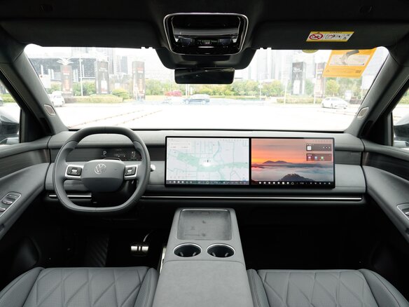 2026 Volkswagen ID.Era 9X 65.2 kWh, серебристый, 9998000 рублей - вид 20
