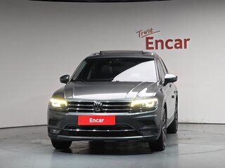 2021 Volkswagen Tiguan II Рестайлинг, серебристый, 2700000 рублей, вид 2