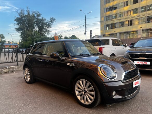 2010 Mini Hatch Cooper S II (R56) Рестайлинг, коричневый, 900000 рублей - вид 4