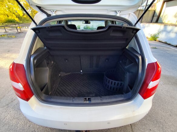 2012 Skoda Fabia II Рестайлинг, белый, 545000 рублей - вид 12