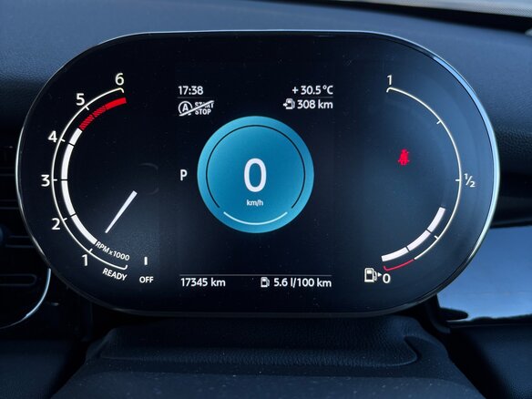 2022 Mini Hatch Cooper D III (F55/F56) Рестайлинг 2, белый, 2220000 рублей - вид 18