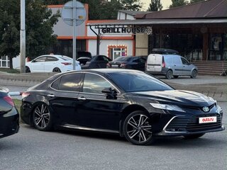 2021 Toyota Camry VIII (XV70) Рестайлинг, чёрный, 2850000 рублей, вид 3