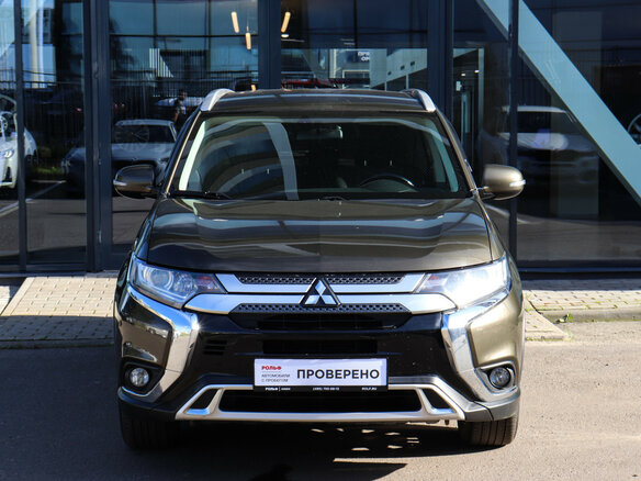 2020 Mitsubishi Outlander III Рестайлинг 3, коричневый, 1907000 рублей - вид 1