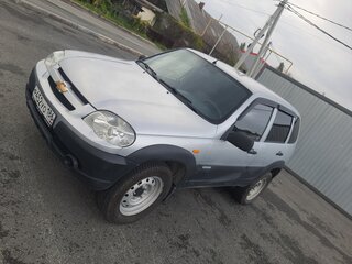 2009 Chevrolet Niva I Рестайлинг, серебристый, 410000 рублей, вид 1