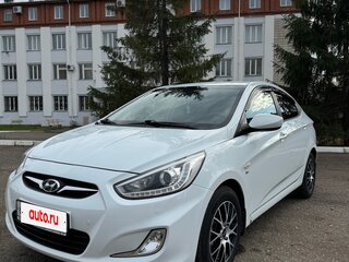 2013 Hyundai Solaris I, белый, 990000 рублей, вид 1