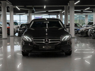2017 Mercedes-Benz E-Класс 200 V (W213, S213, C238), чёрный, 3350000 рублей, вид 3