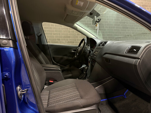 2017 Volkswagen Polo V Рестайлинг, синий, 1170000 рублей - вид 8