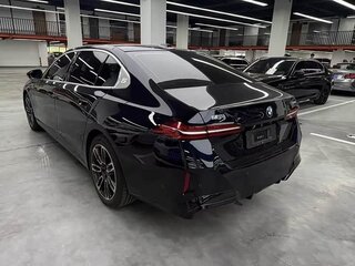 2026 BMW 5 серии 530i VIII (G60/G61/G68), чёрный, 5076868 рублей, вид 5