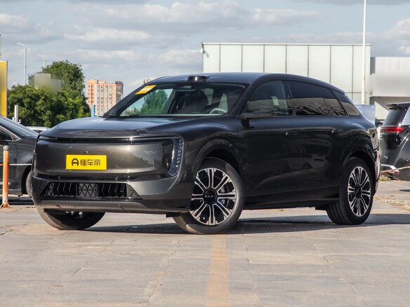 2026 Audi E7X, зелёный, 7980757 рублей