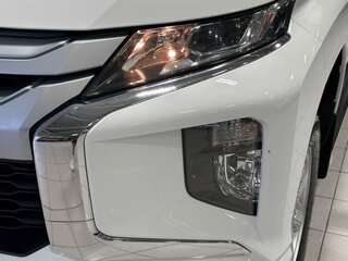 2021 Mitsubishi L200 V Рестайлинг, белый, 3197000 рублей, вид 4