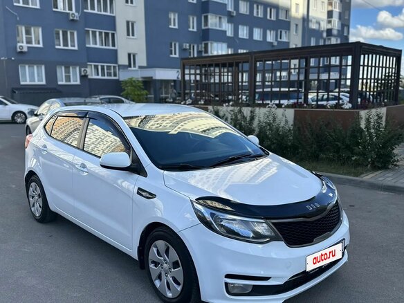 2015 Kia Rio III Рестайлинг, белый, 835000 рублей - вид 5