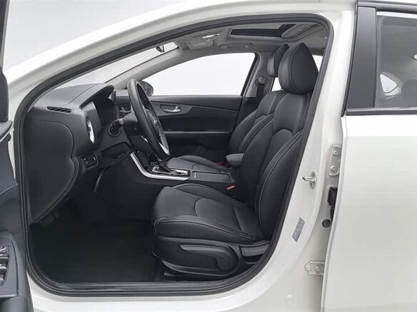 2021 Kia K3 II (China Market), белый, 1520000 рублей - вид 6