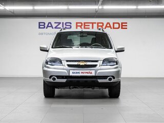 2018 Chevrolet Niva I Рестайлинг, серебристый, 899000 рублей, вид 2