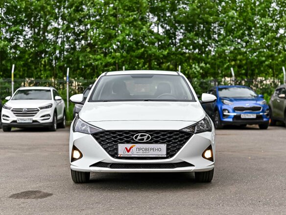 2020 Hyundai Solaris II Рестайлинг, белый, 1332000 рублей - вид 2