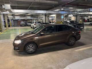 2016 Volkswagen Polo V Рестайлинг, коричневый, 905000 рублей, вид 4