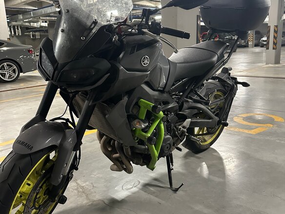 2017 Yamaha MT-09 (FZ-09), серый, 950000 рублей