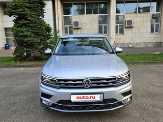 2017 Volkswagen Tiguan II, серебристый, 2490000 рублей, вид 2