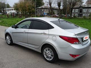 2016 Hyundai Solaris I Рестайлинг, серебристый, 880000 рублей, вид 4