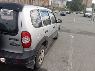 2012 Chevrolet Niva I Рестайлинг, серебристый, 360000 рублей, вид 3