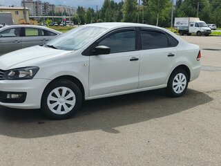 2018 Volkswagen Polo V Рестайлинг, белый, 850000 рублей, вид 2