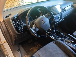 2018 Mitsubishi Outlander III Рестайлинг 2, серебристый, 1600000 рублей, вид 5