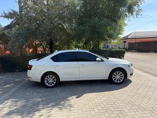 2018 Skoda Octavia III (A7) Рестайлинг, белый, 2120000 рублей, вид 4