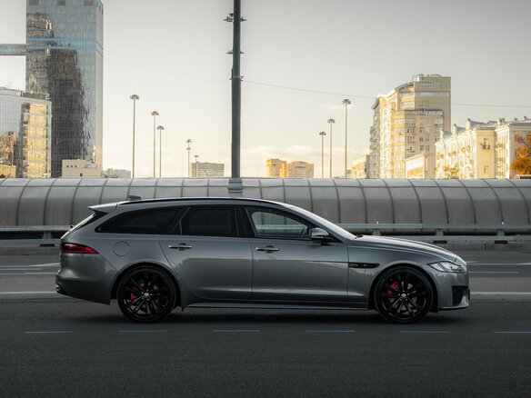 2019 Jaguar XF II, серый, 3000000 рублей - вид 2