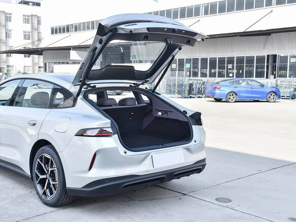 2026 Changan Qiyuan A06 28.39 kWh, серебристый, 2290000 рублей - вид 15