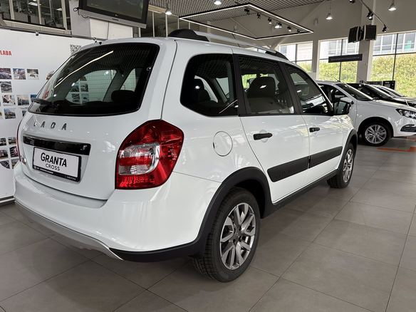 2026 Lada (ВАЗ) Granta Cross I Рестайлинг, белый - вид 3