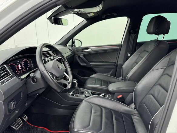 2021 Volkswagen Tiguan II Рестайлинг, белый, 4200000 рублей - вид 13