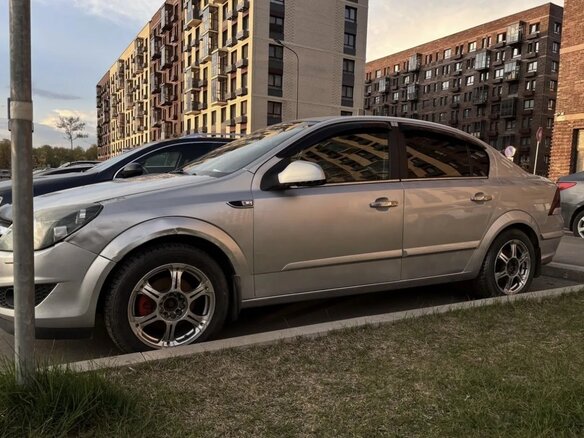 2011 Opel Astra H Рестайлинг, серебристый, 480000 рублей - вид 3