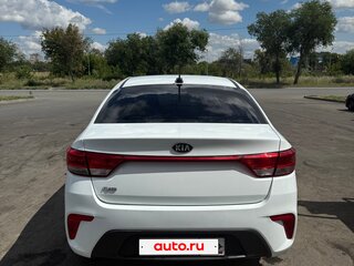 2017 Kia Rio IV, белый, 900000 рублей, вид 3