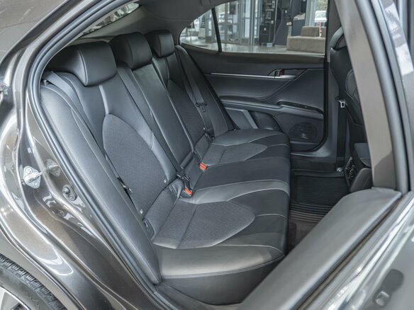 2021 Toyota Camry VIII (XV70) Рестайлинг, коричневый, 2350000 рублей - вид 10